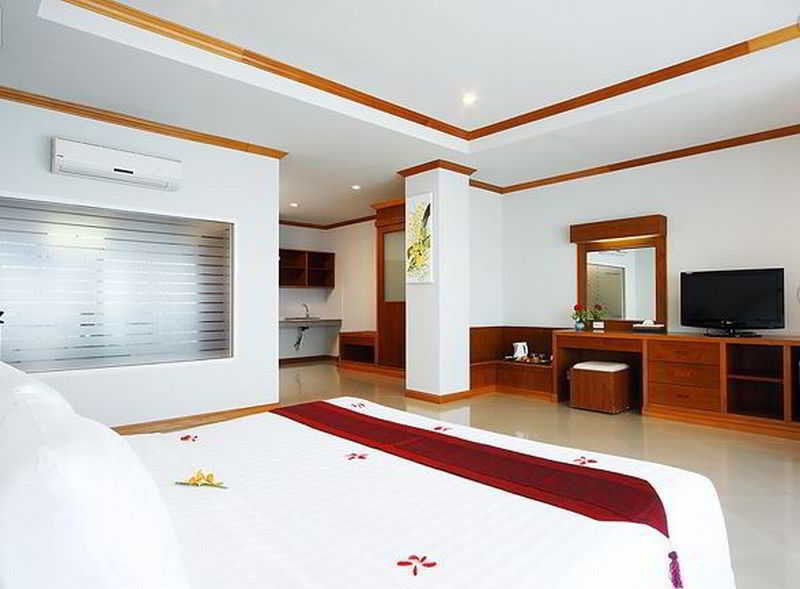 Blue Beach Club & Resort Patong Buitenkant foto